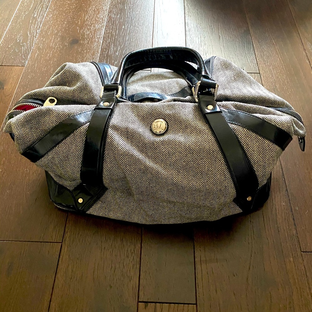 Lululemon Large Weekend / Gym Bag with Pockets